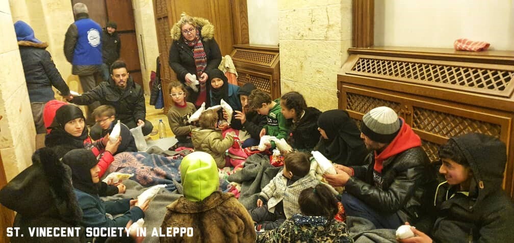 Víctimas del terremoto reciben albergue en Sociedad de San Vicente de Paul en Alepo.