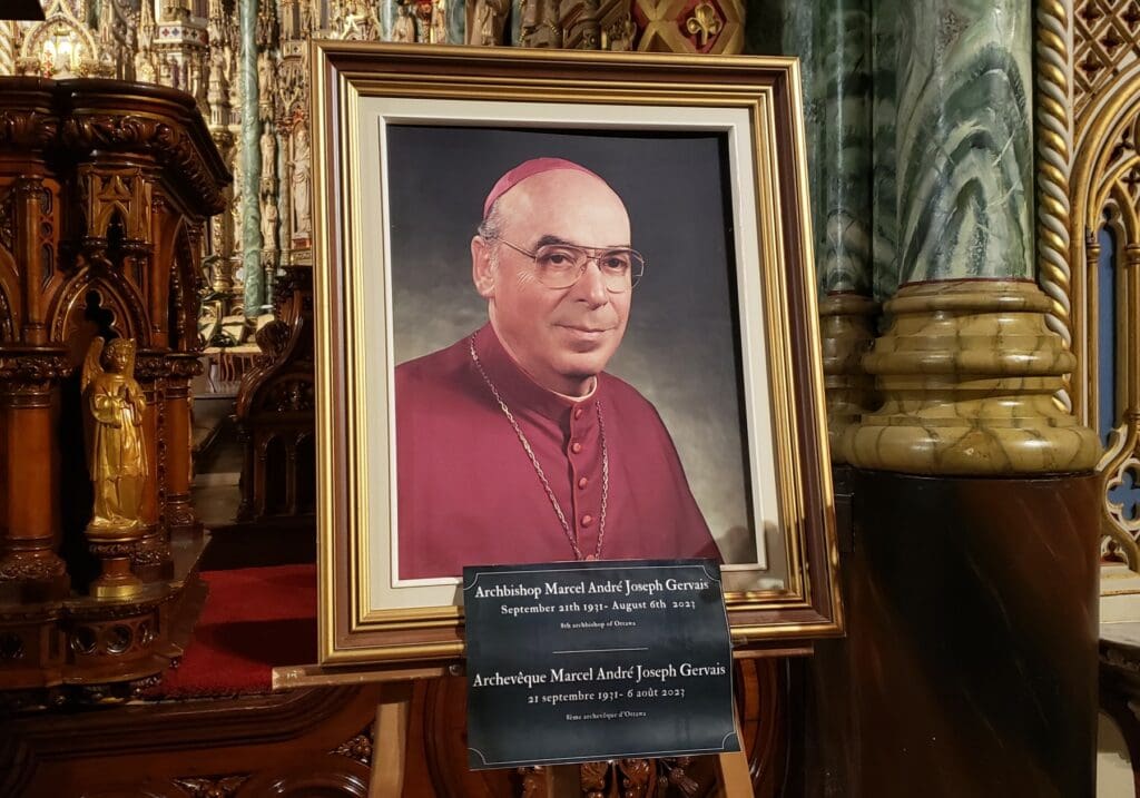 Retrato del Arzobispo Marcel Gervais, arzobispo emérito de Ottawa y primer presidente de la junta de CNEWA Canadá.