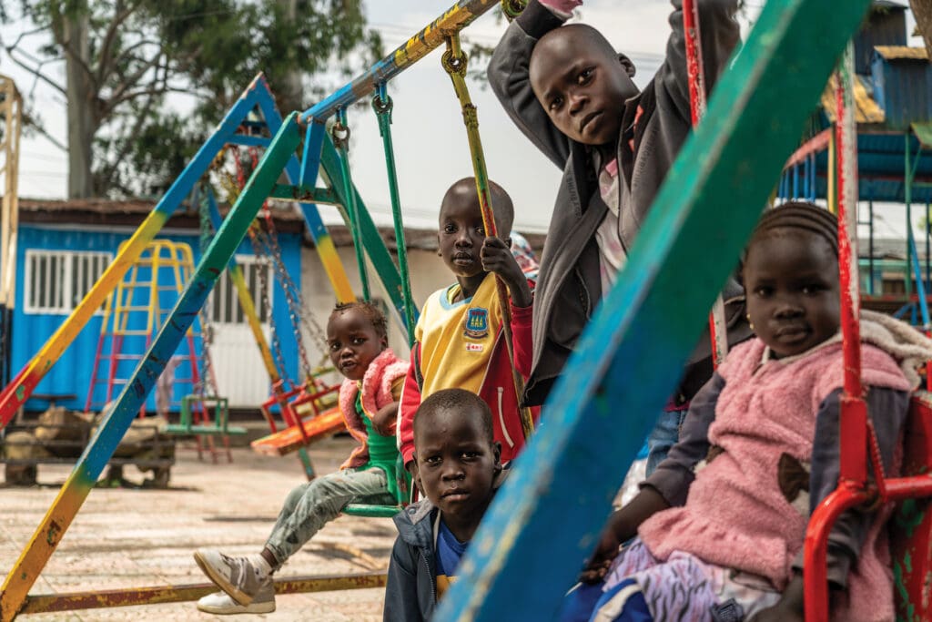 Niños refugiados juegan en el centro del Servicio Jesuita a Refugiados en Addis Abeba, Etiopía.